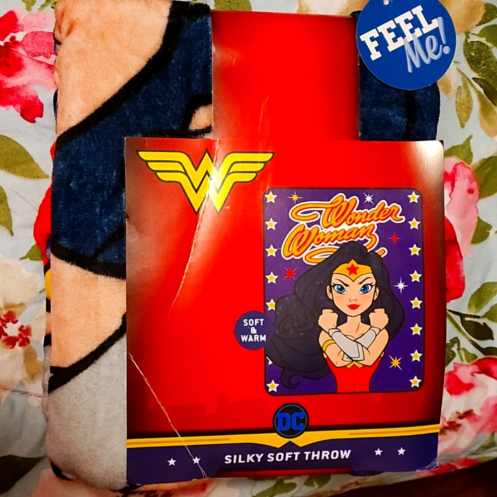 🐇 Wonder woman plush throw